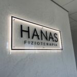 Podświetlane Logo 3D na Plexi | Hanas Fizjoterapia Biłgoraj