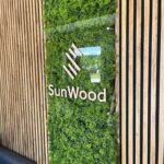 Drewnopodobne Logo 3D na plexi dla Sunwood