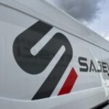 Mobilny serwis z profesjonalną klasą: Oklejenie busa serwisowego dla Grupy Sajewski